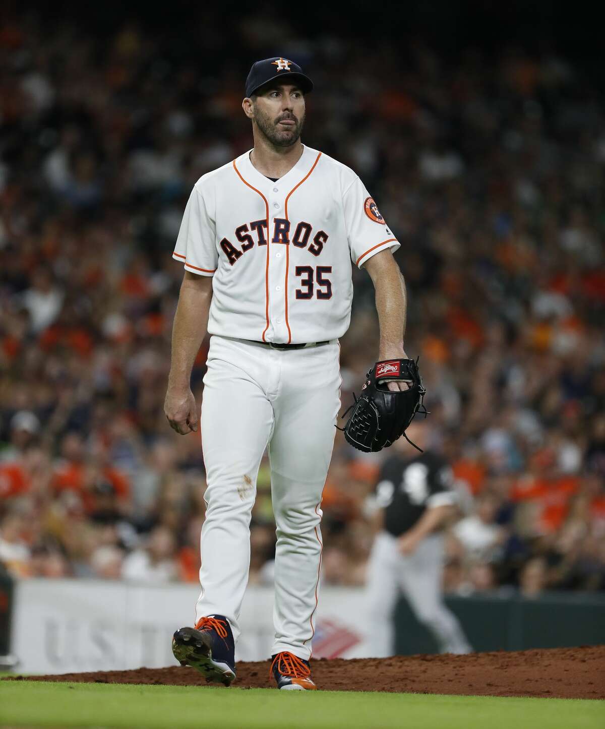 Houston Astros starting pitcher Justin Verlander (35) reacts after giving up a home run to Chicago White Sox Omar Narvaez during the sixth inning of an MLB game at Minute Maid Park, Thursday, July 5, 2018, in Houston. ( Karen Warren / Houston Chronicle )