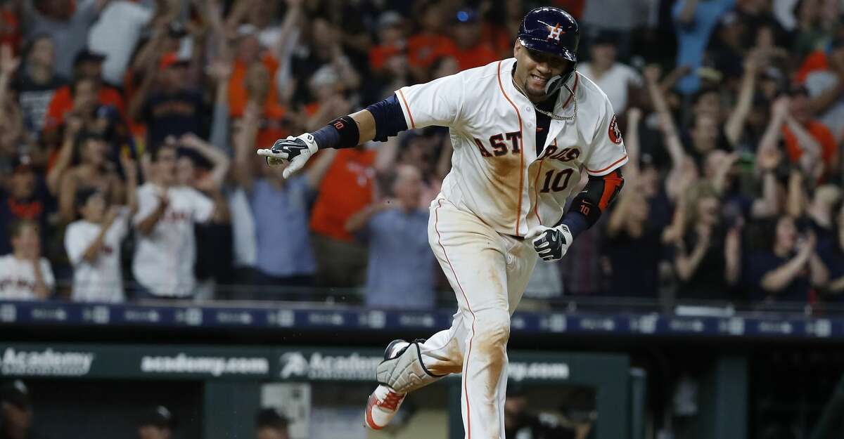Houston Astros Yuli Gurriel (10) hits his walk off single to score the winning run during the ninth inning of an MLB game at Minute Maid Park, Thursday, July 5, 2018, in Houston. ( Karen Warren / Houston Chronicle )