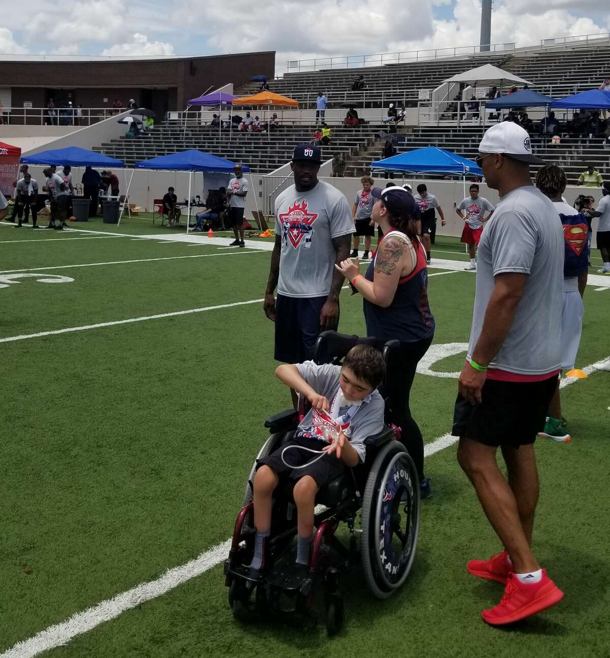 Arian Foster, Andre Johnson team up for youth football camp