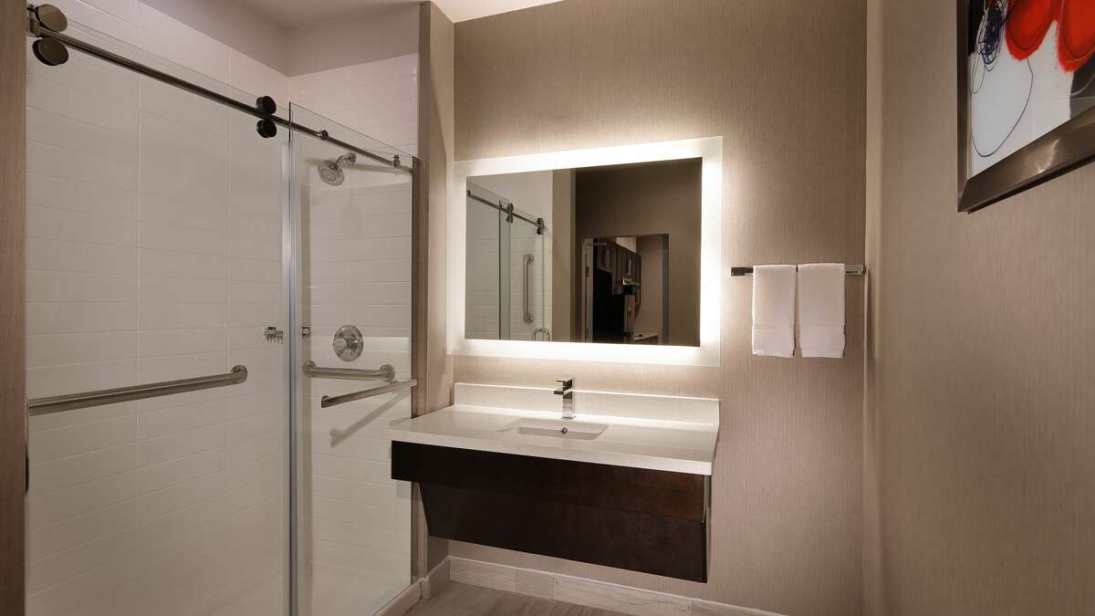 5 reasons to choose a hotel for the holidays