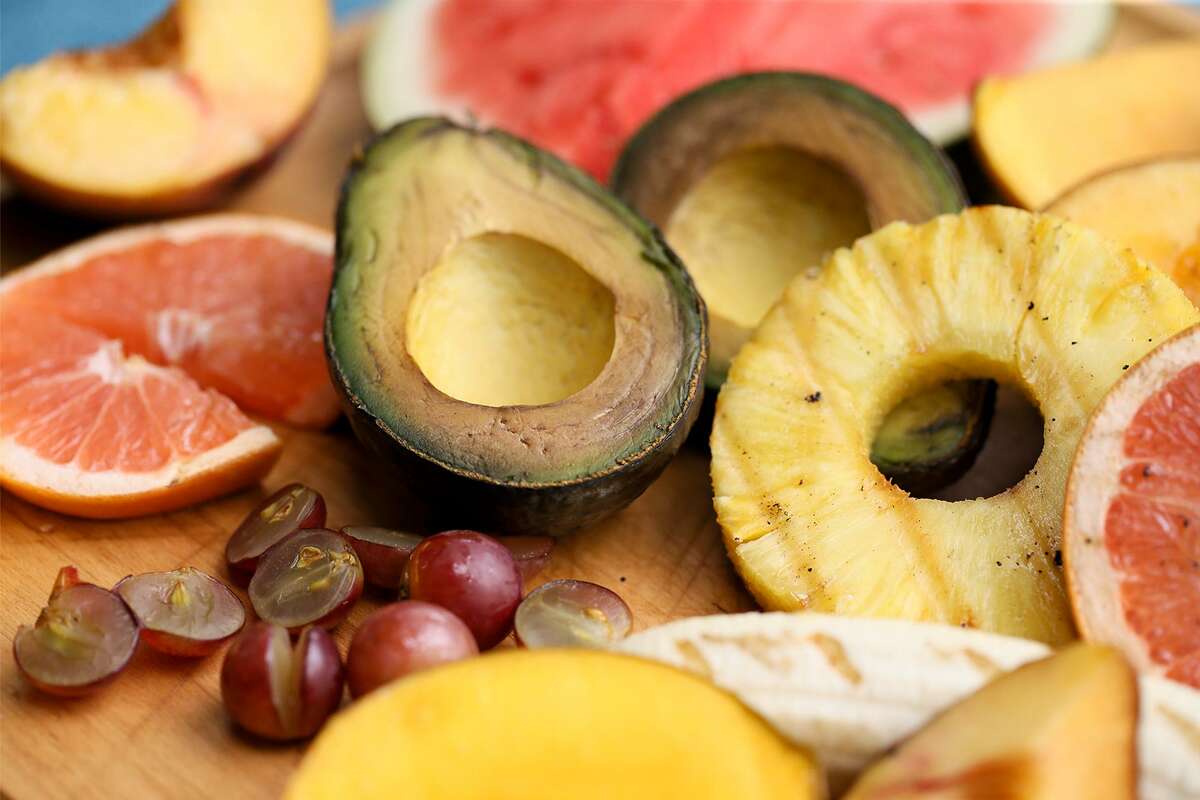 The 4 fruits to put in the smoker, and 5 to avoid