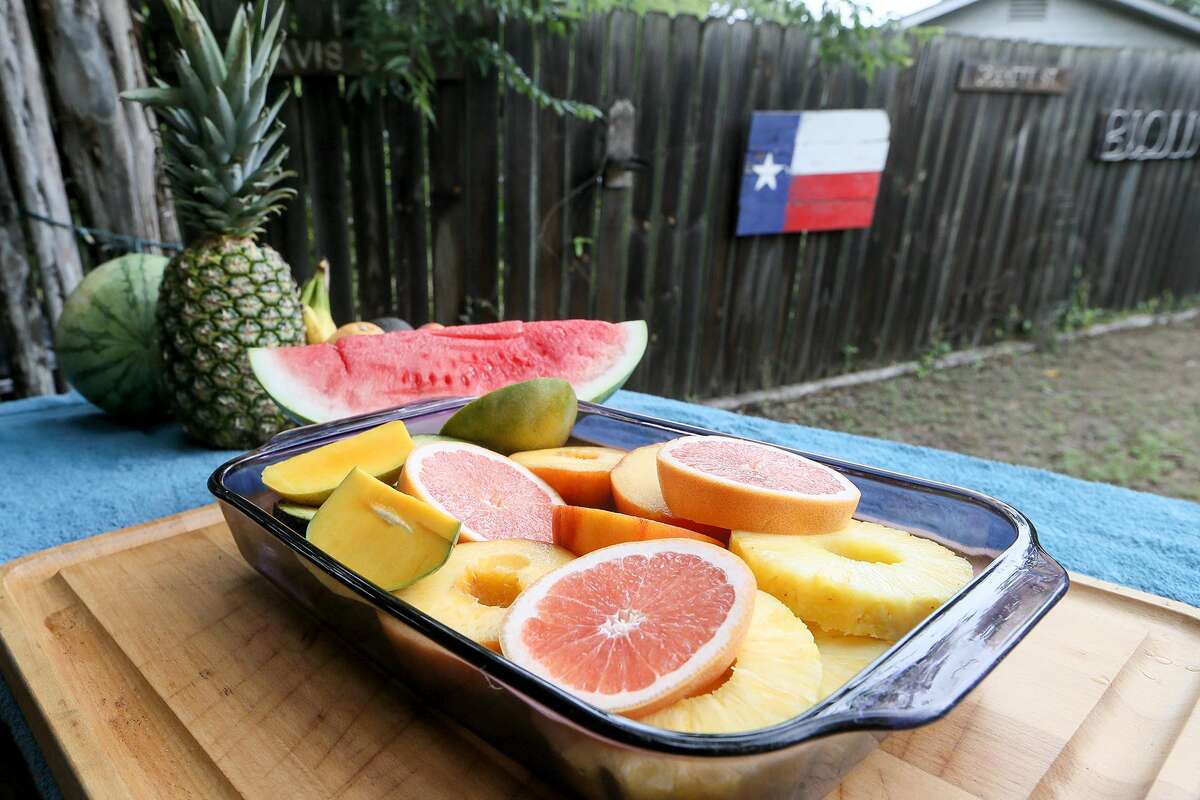 The 4 fruits to put in the smoker, and 5 to avoid