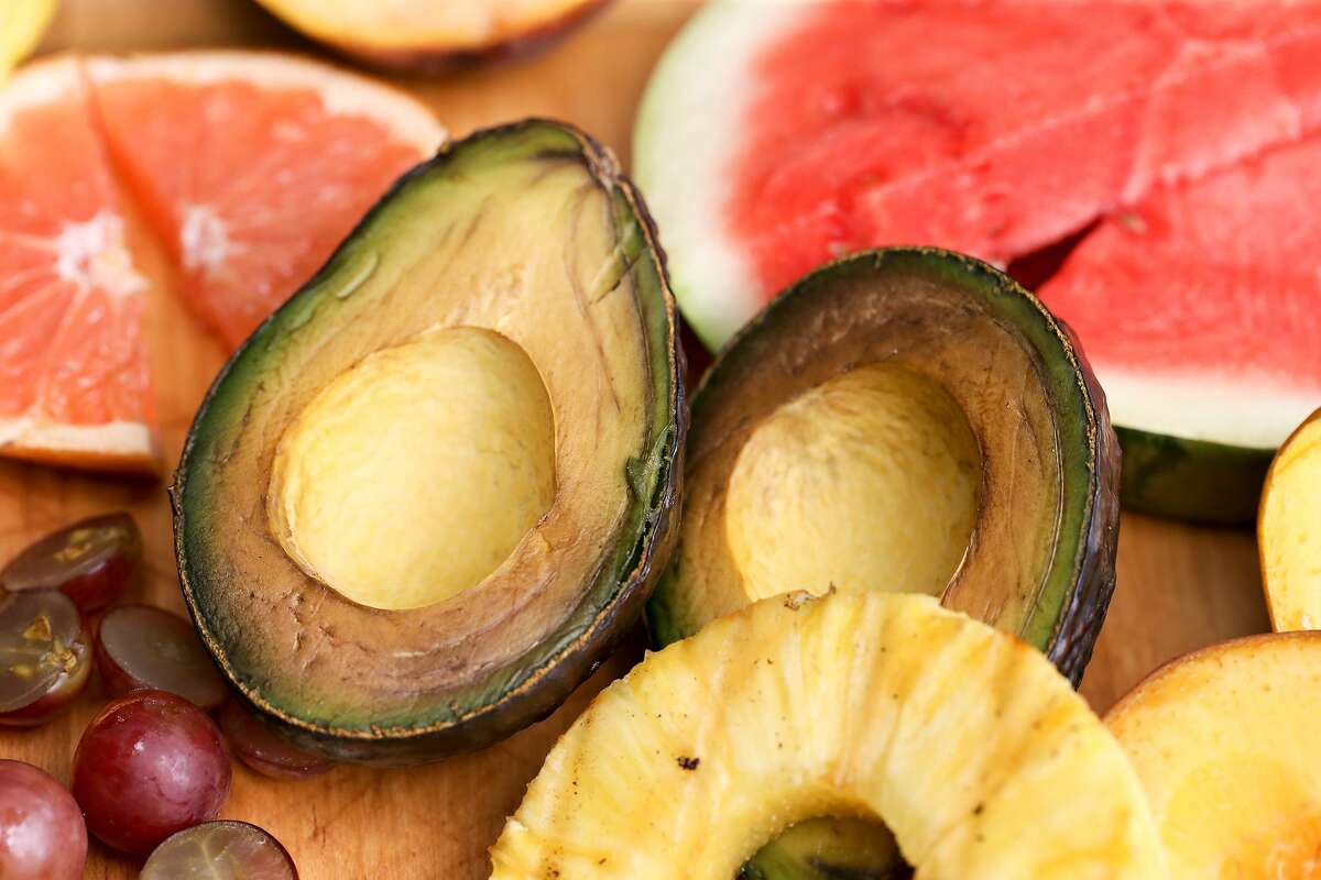 The 4 fruits to put in the smoker, and 5 to avoid