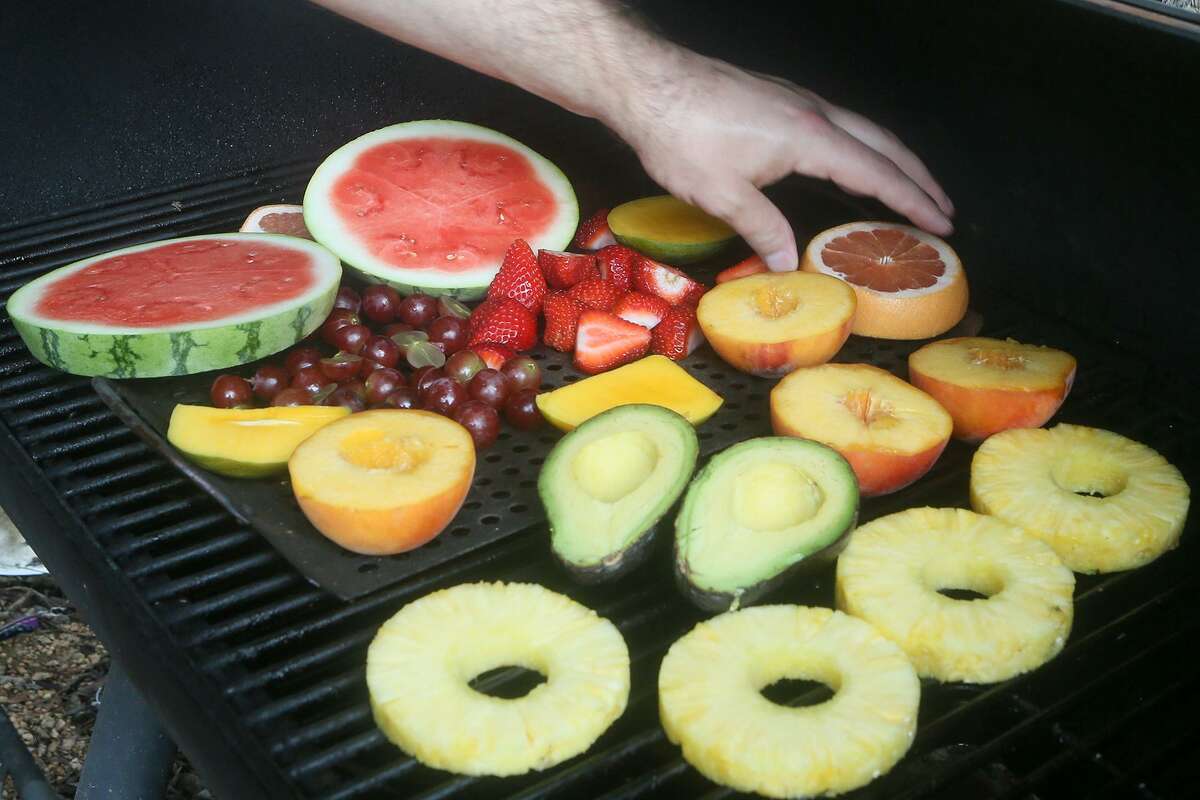 The 4 fruits to put in the smoker, and 5 to avoid
