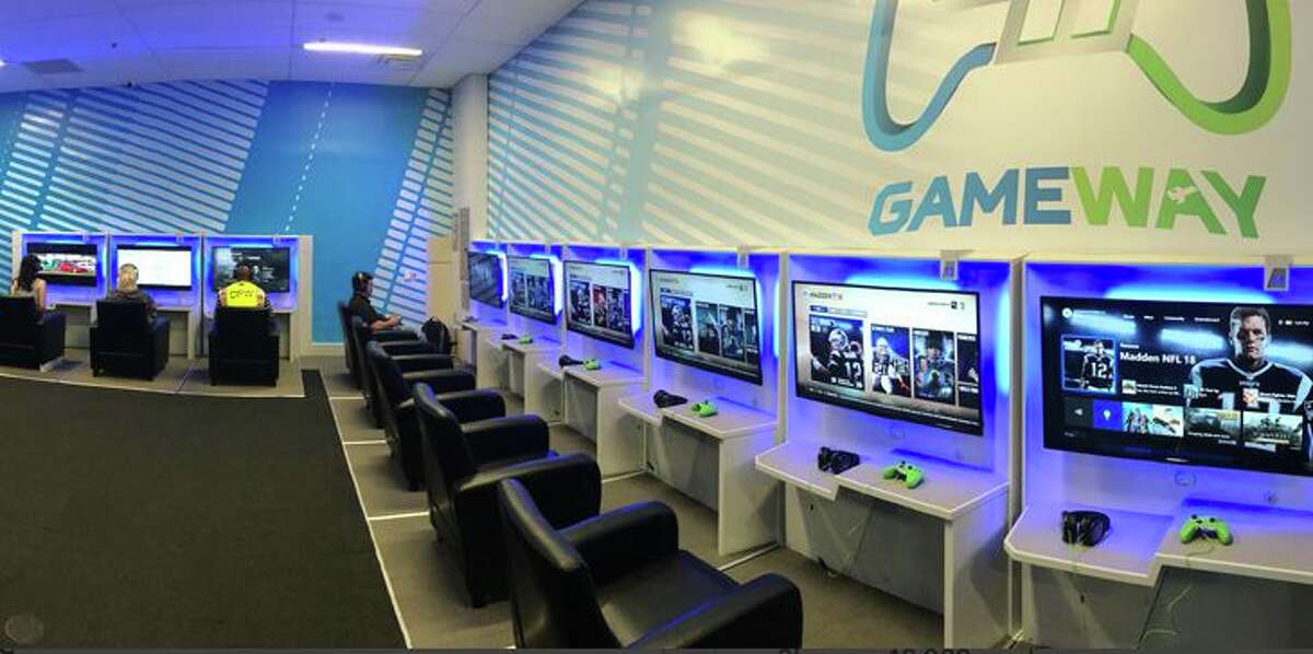 Airport news Minneapolis hotel, LAX kiosks, DFW video games, Rome, Houston