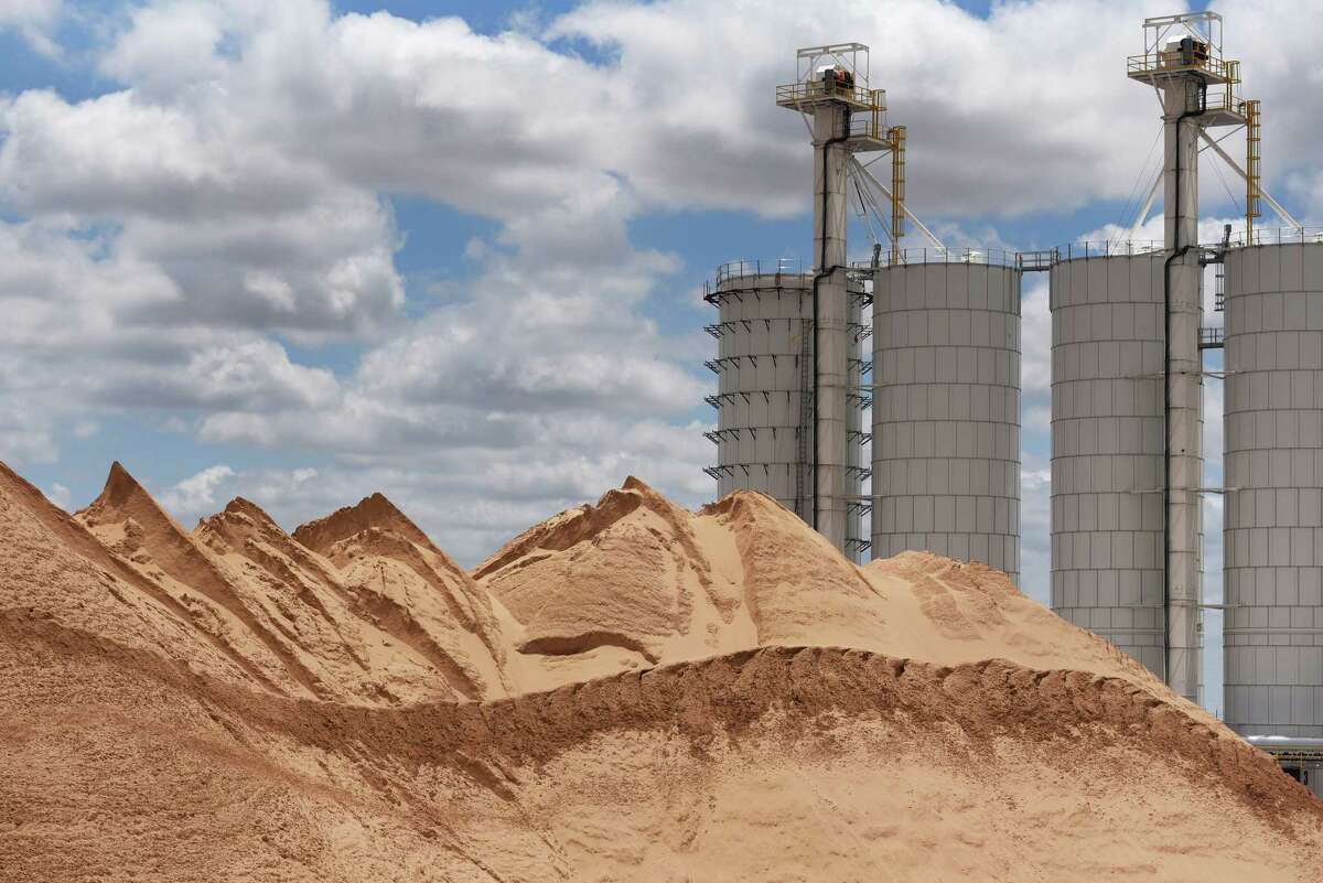 Wisconsin frac sand mines sit dormant as competition grows