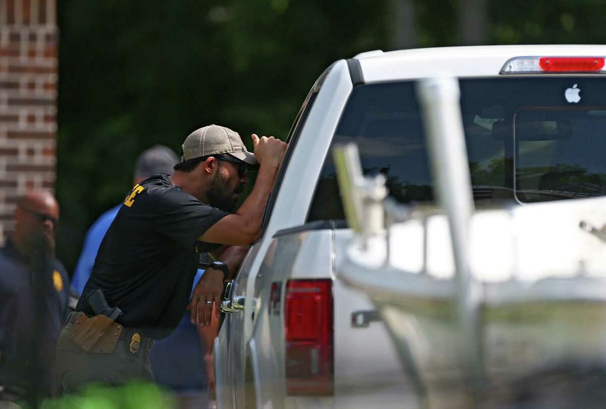 ICE Homeland Security agent shoots suspect during southwest Houston raid