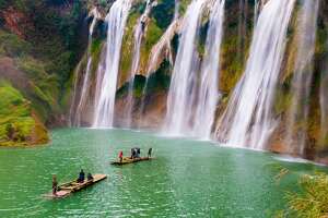 Watch 2 guys rappel down a 350-foot waterfall without snorkels - Photo