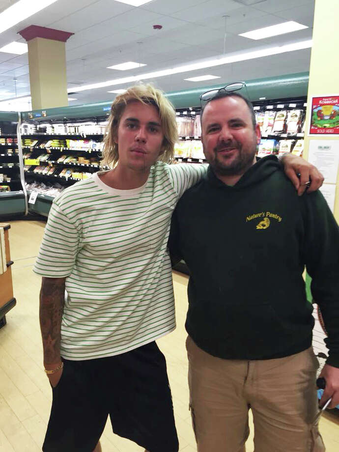 Photos Justin Bieber Hailey Baldwin Stop At Upstate Store