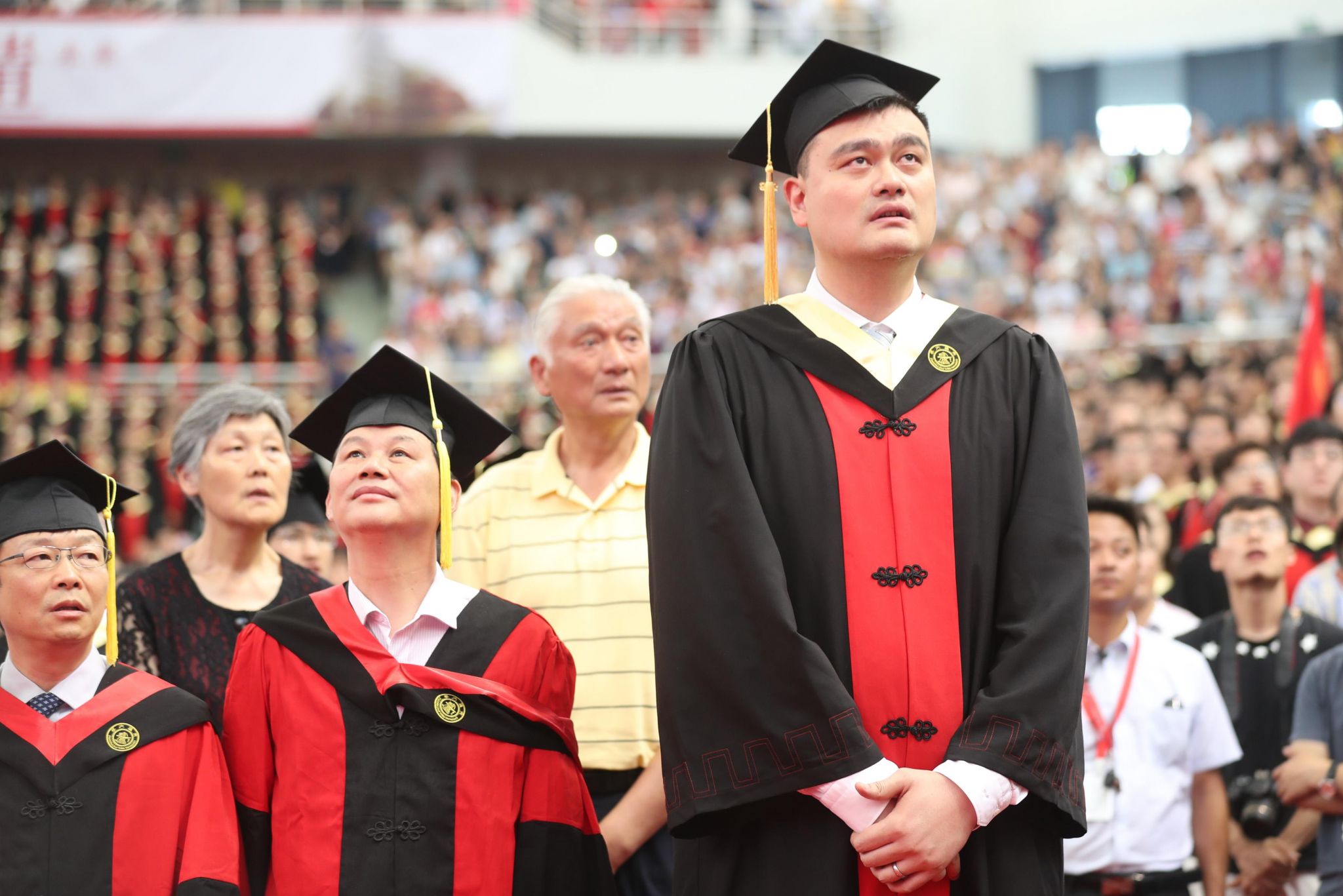 Former Rockets star Yao Ming fulfills promise, gets
