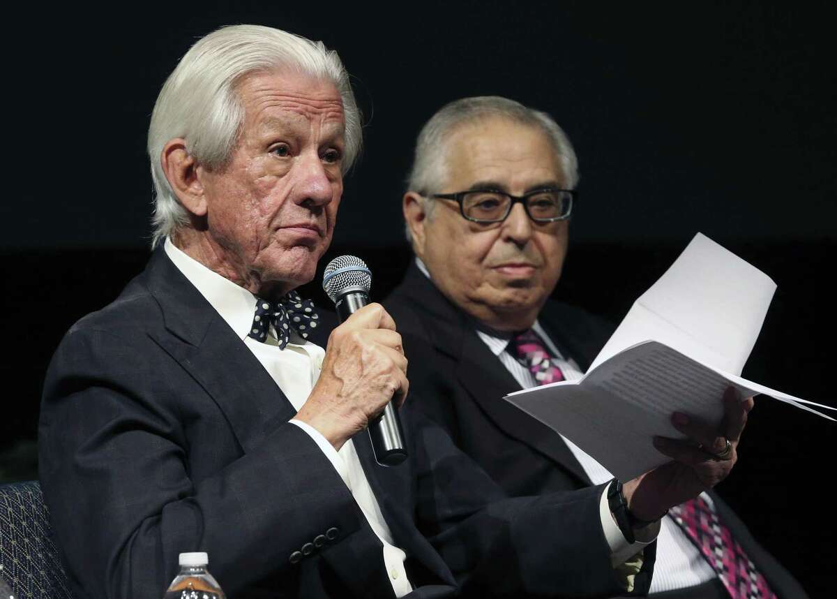Lionel Sosa reads during an event in 2016. He is newly appointed as one of three chairmen of the Alamo Citizen Advisory Committee. In the background is Gene Rodriguez.