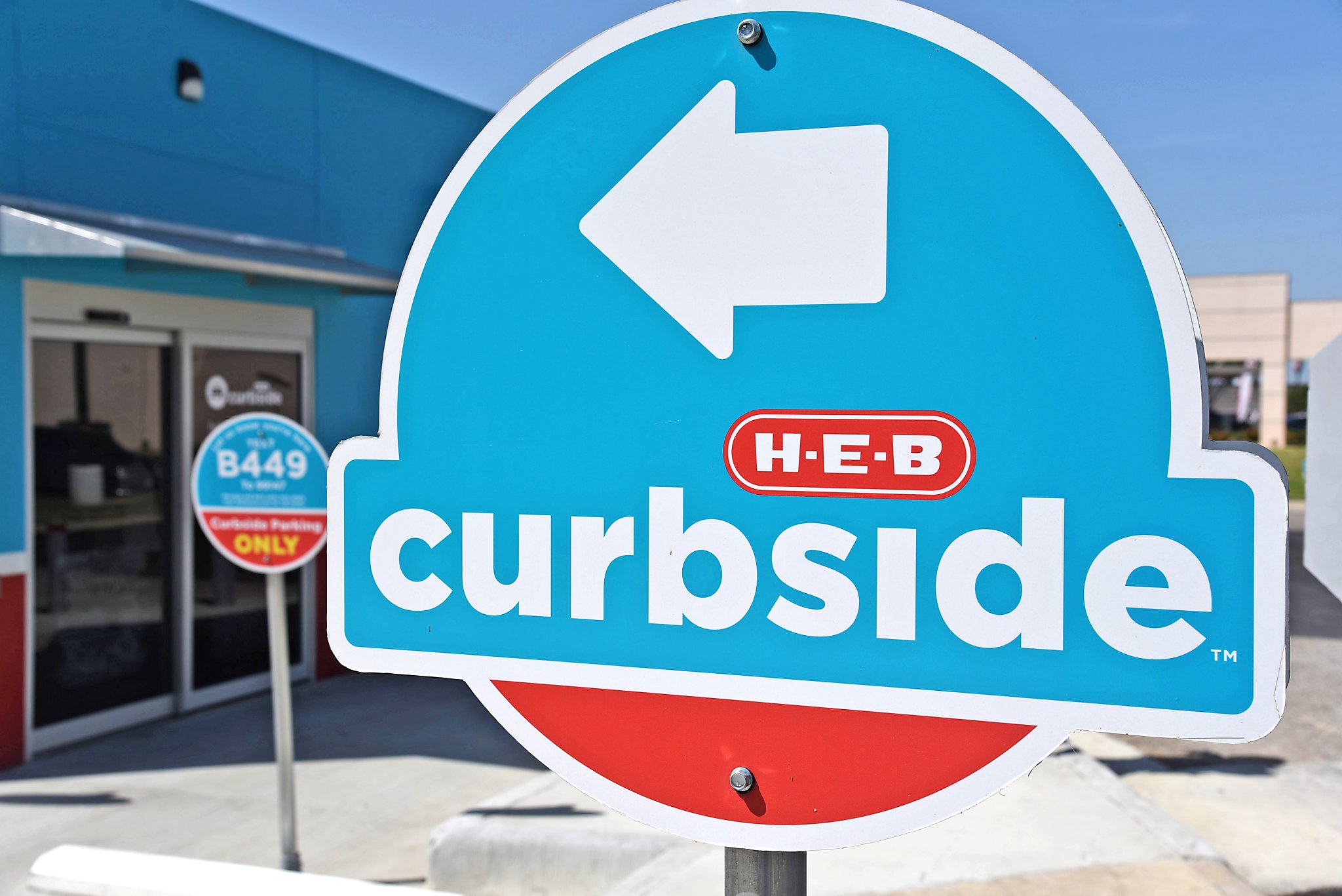 more-san-antonio-h-e-b-locations-are-now-offering-curbside