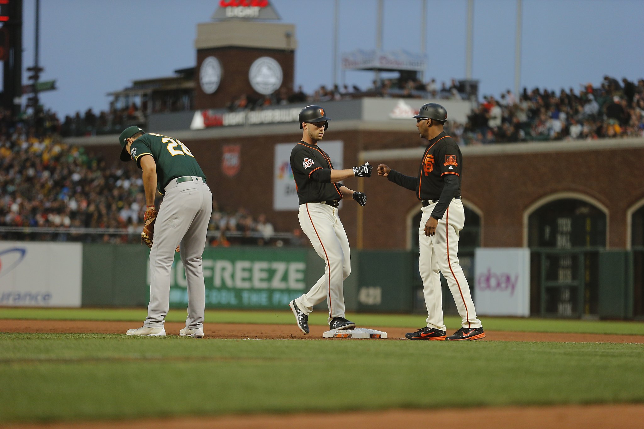 Mark Canha's pinch-hit home run lifts A's past Giants 4-3