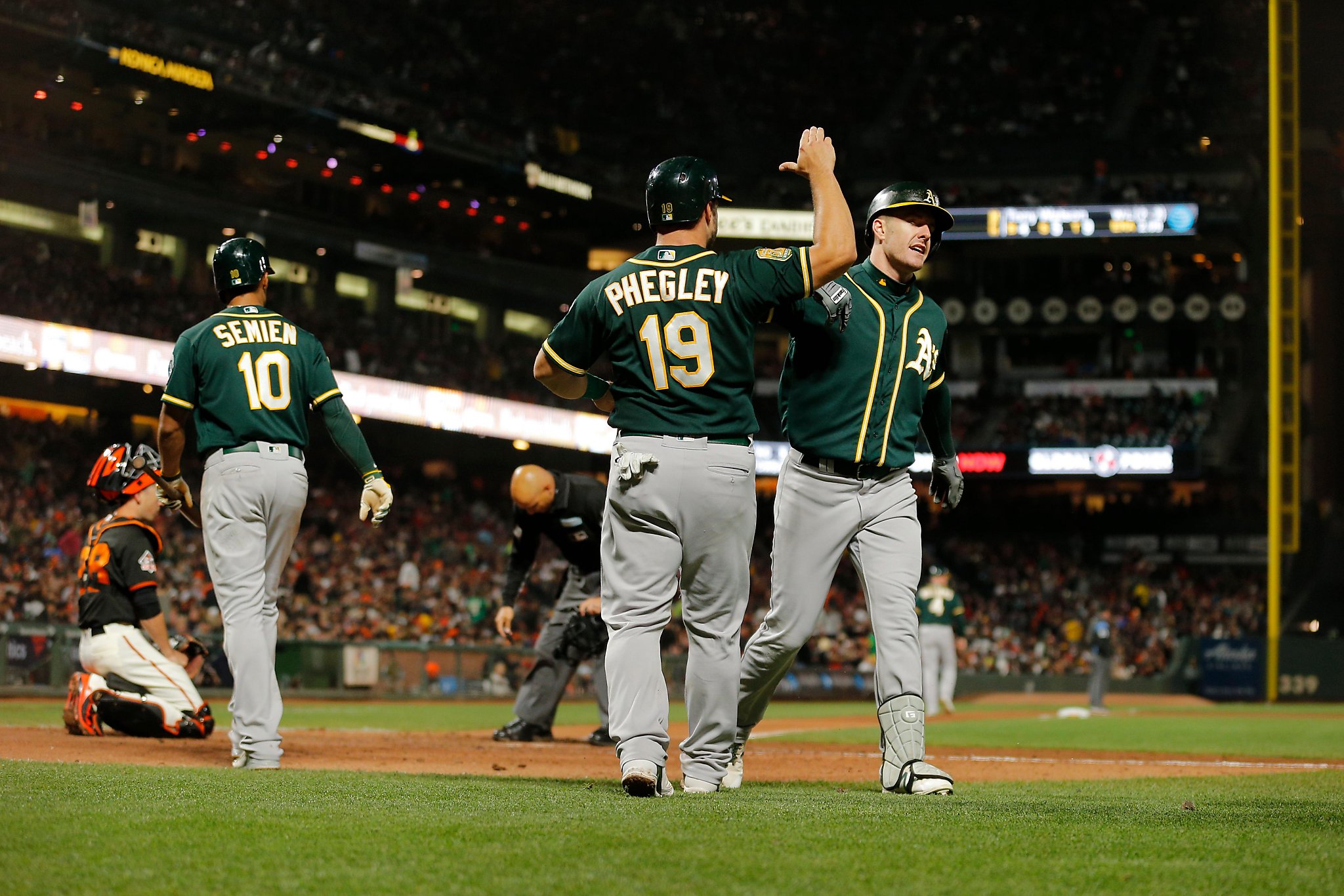 Mark Canha's pinch-hit home run lifts A's past Giants 4-3