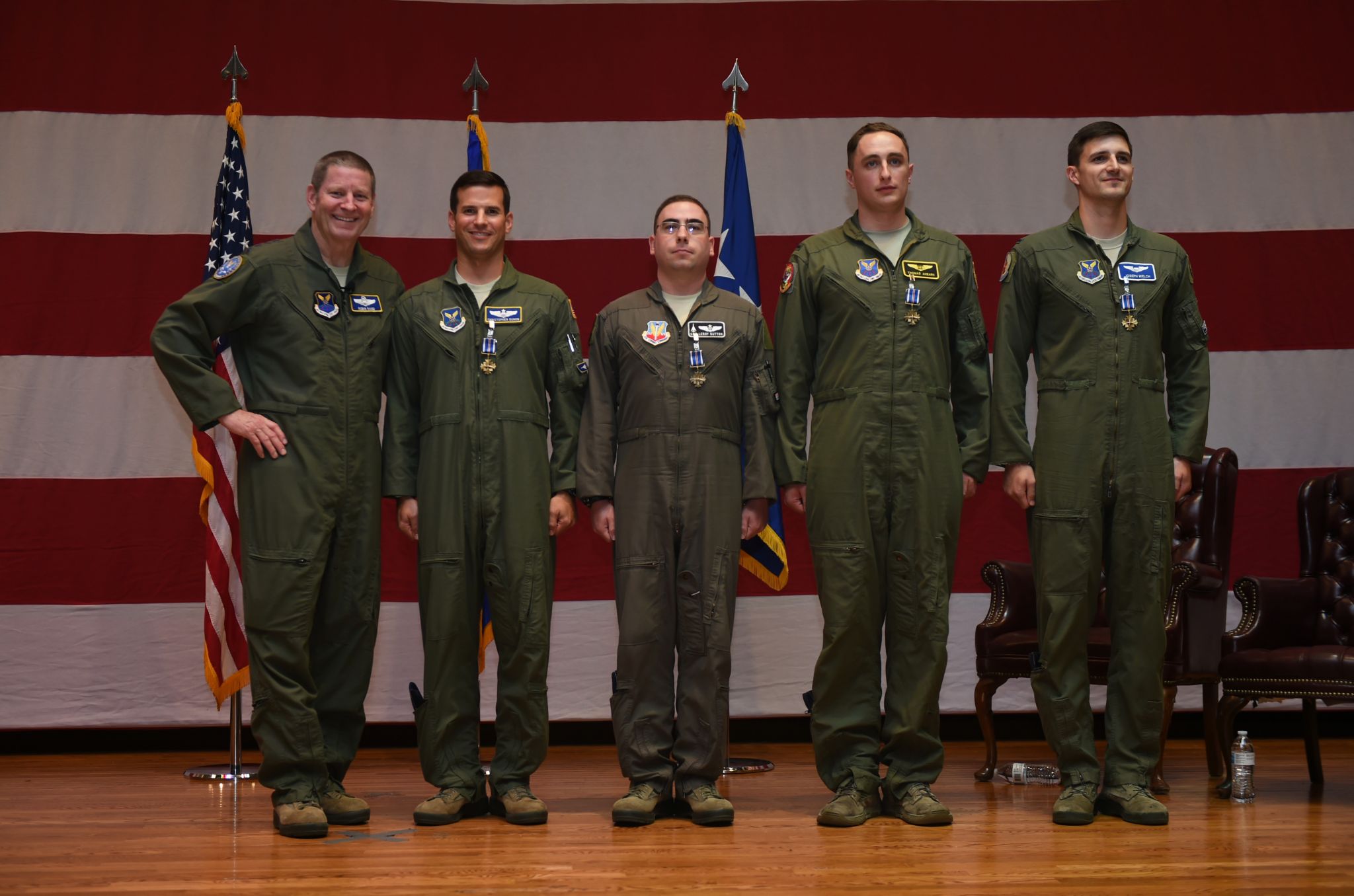 B-1B Crew Members Receive Flying Cross - Plainview Daily Herald