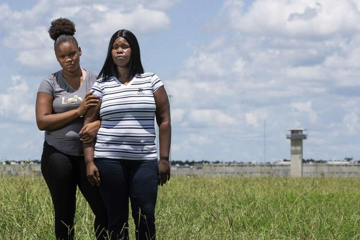 Crishelle Young, 14, left, stands with her mother, LaKristle Dilworth, outside the TDCJ Allan B. Polunsky Unit where Young's father, Christopher Young, is on death row July 14, 2018 in Livingston. Christopher Young's execution is scheduled for Tuesday, July 17. (Michael Ciaglo / Houston Chronicle)