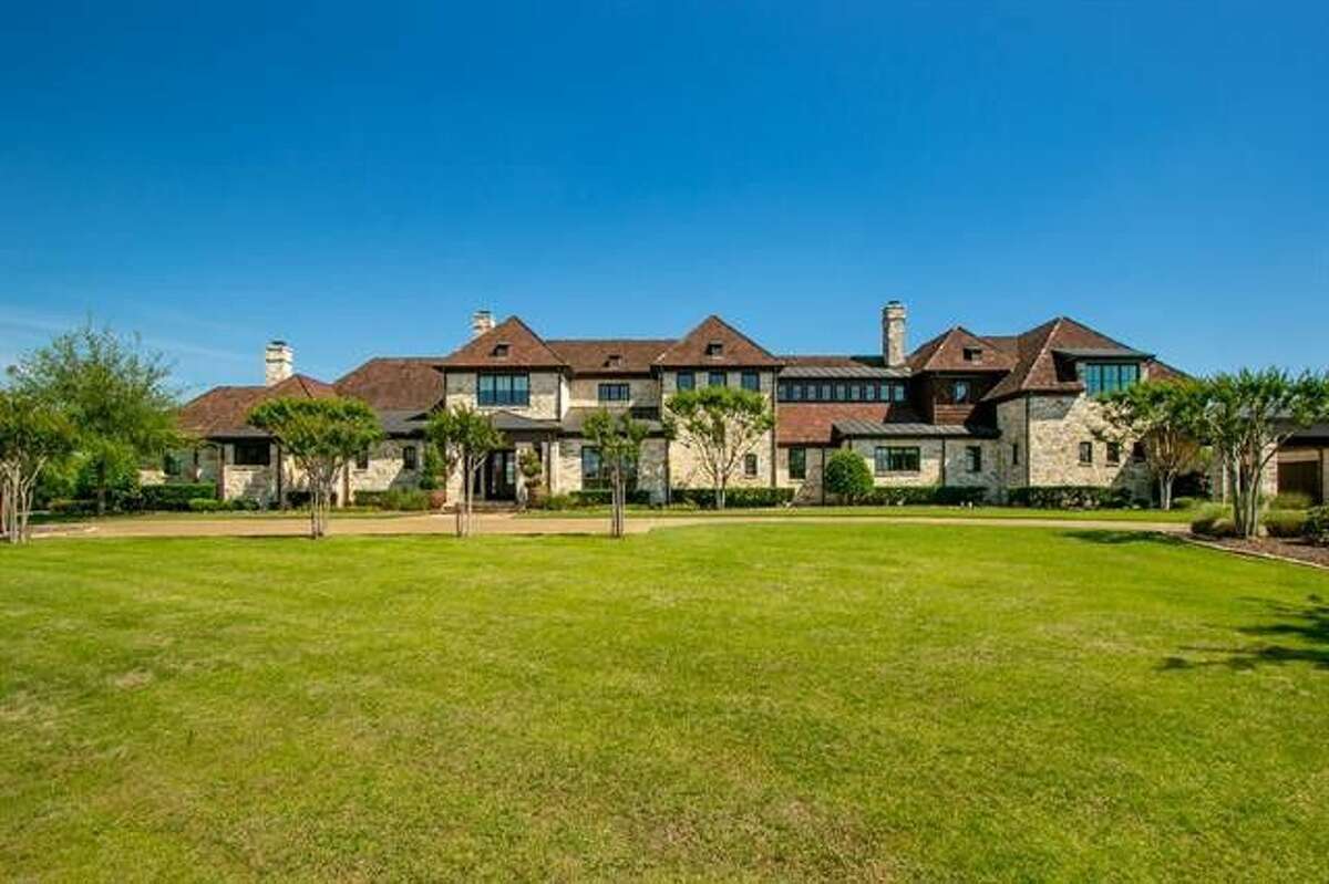 See photos of Glenn Beck's mansion being listed for $5.9 million.