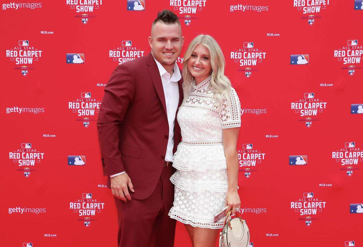 Astros stars, wives walk the AllStar Game red carpet