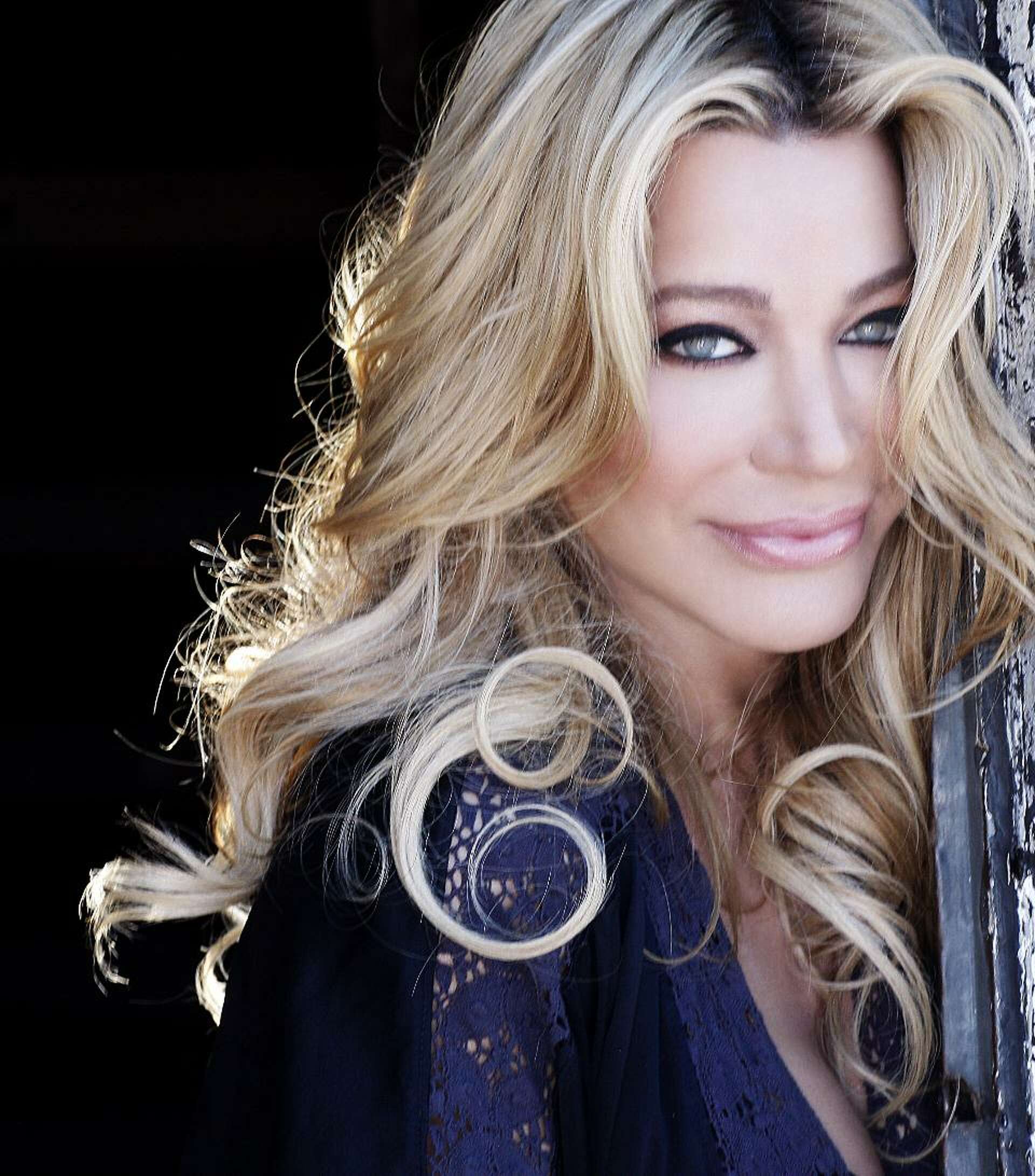 Taylor Dayne, 75 million records later, to play New Haven