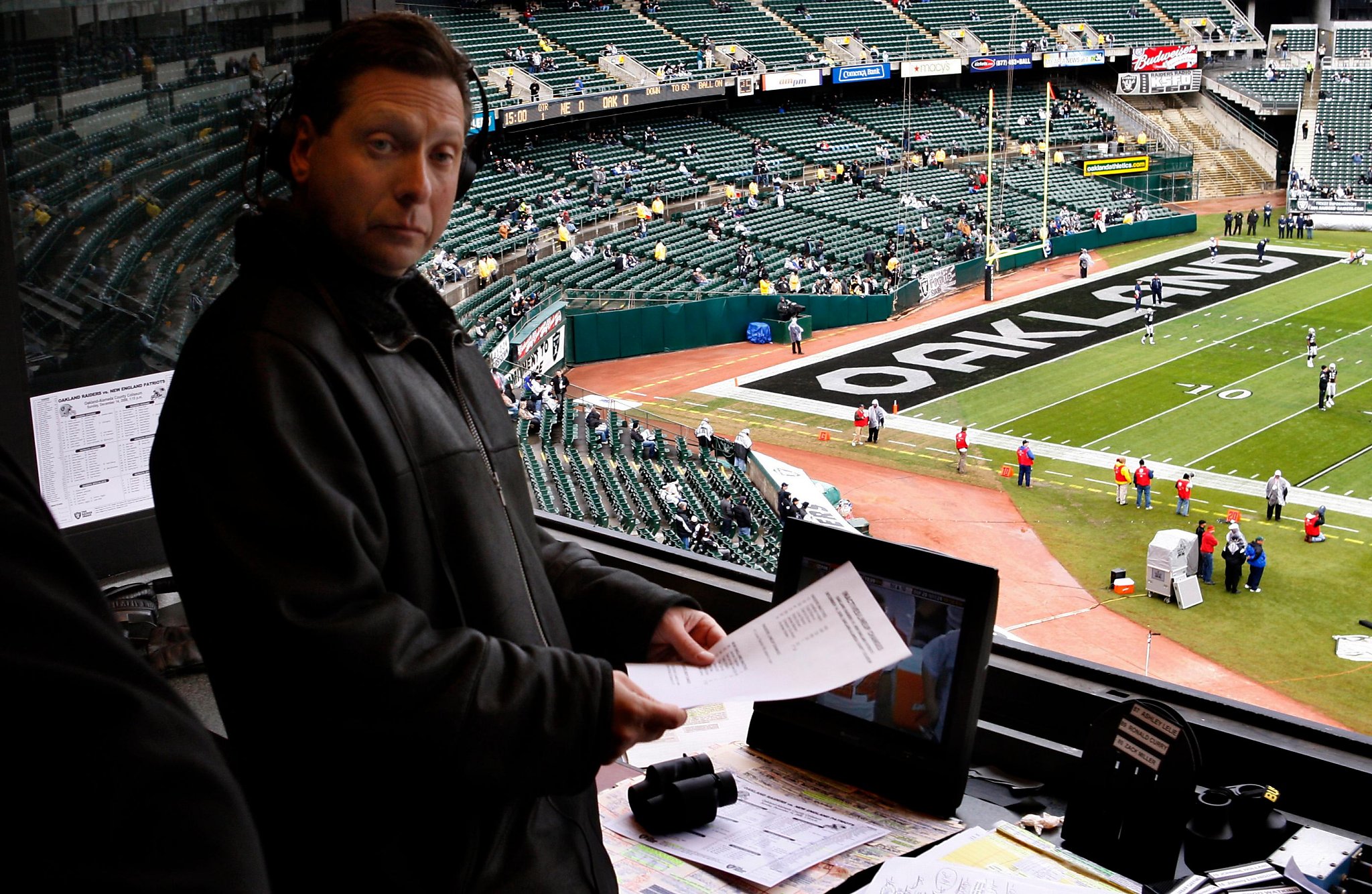 Behind the call: Inside a gameday for 49ers broadcaster Greg Papa