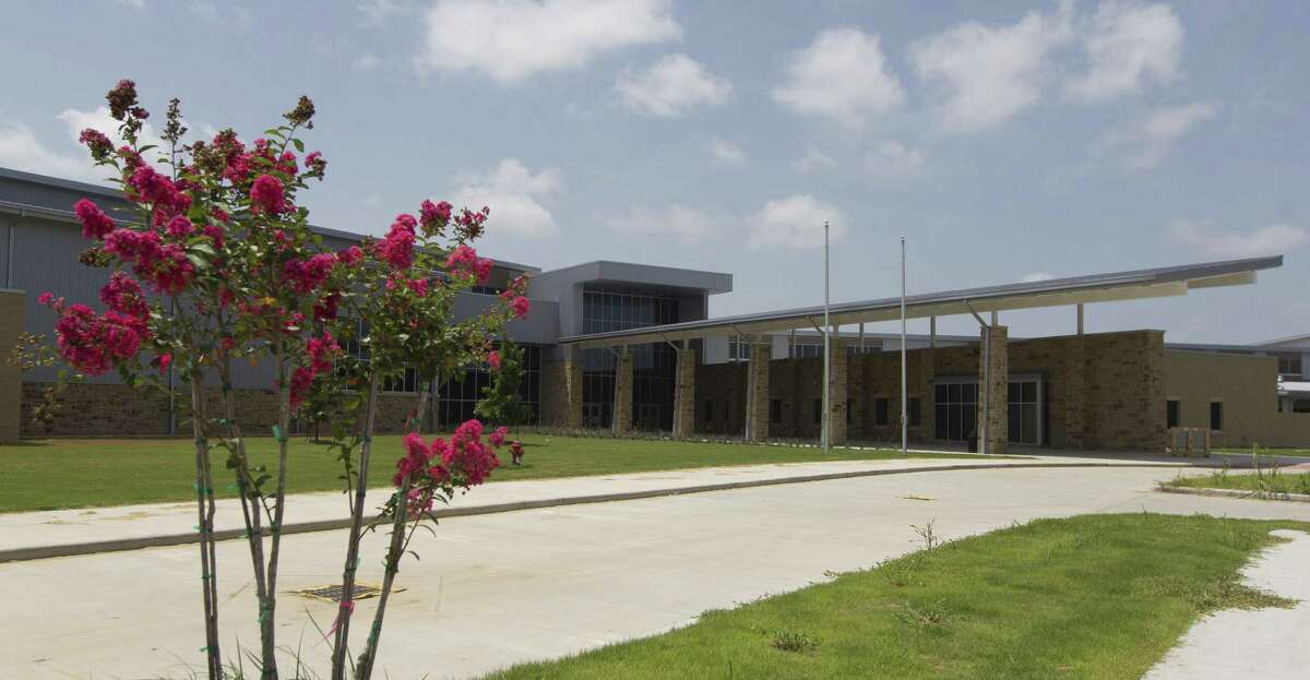 New Lake Creek High School’s PTO to serve 150 educators at inaugural ...