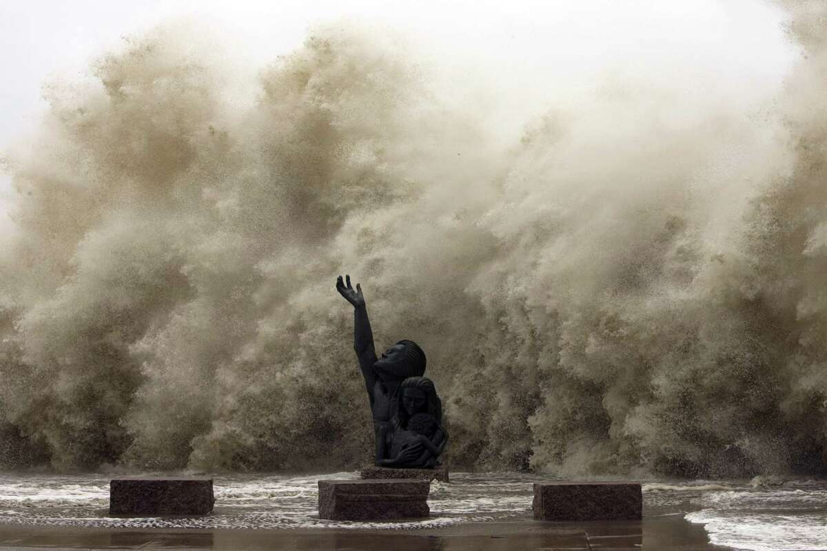 Waves crashed into the seawall and reached over the memorial to the hurricane of 1900 as Hurricane Ike began to hit Galveston on Sept. 12, 2008.