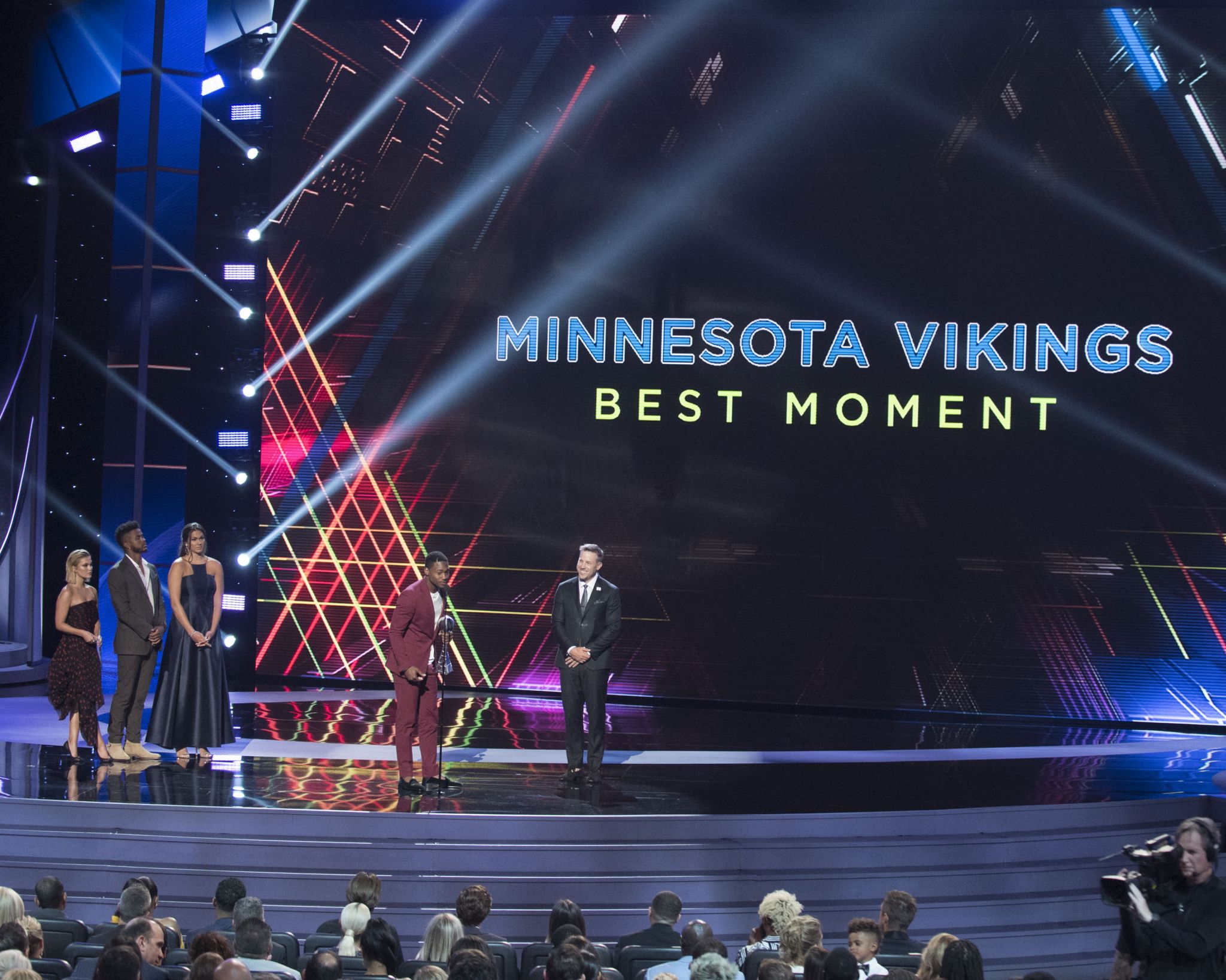 Stefon Diggs, Case Keenum accept Best Moment award for Vikings' TD vs.  Saints, 2018 ESPYS