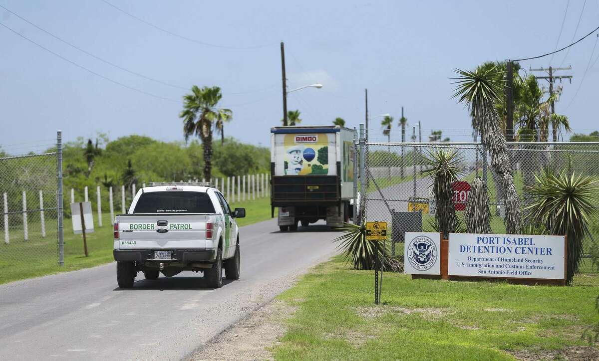 Pricey lawyers aid distressed immigrant families at border