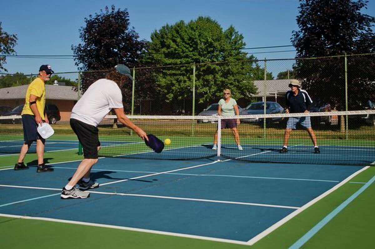 Pickleball players raising funds for new courts