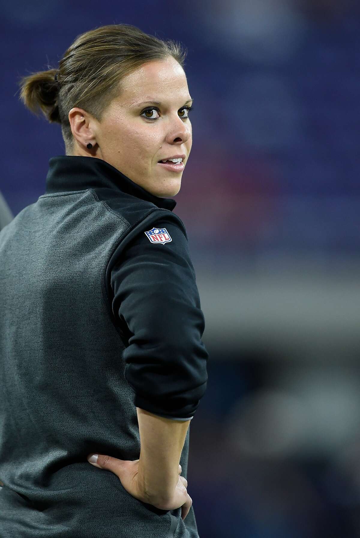49ers coach Katie Sowers breaks new ground, fulfills her NFL dream