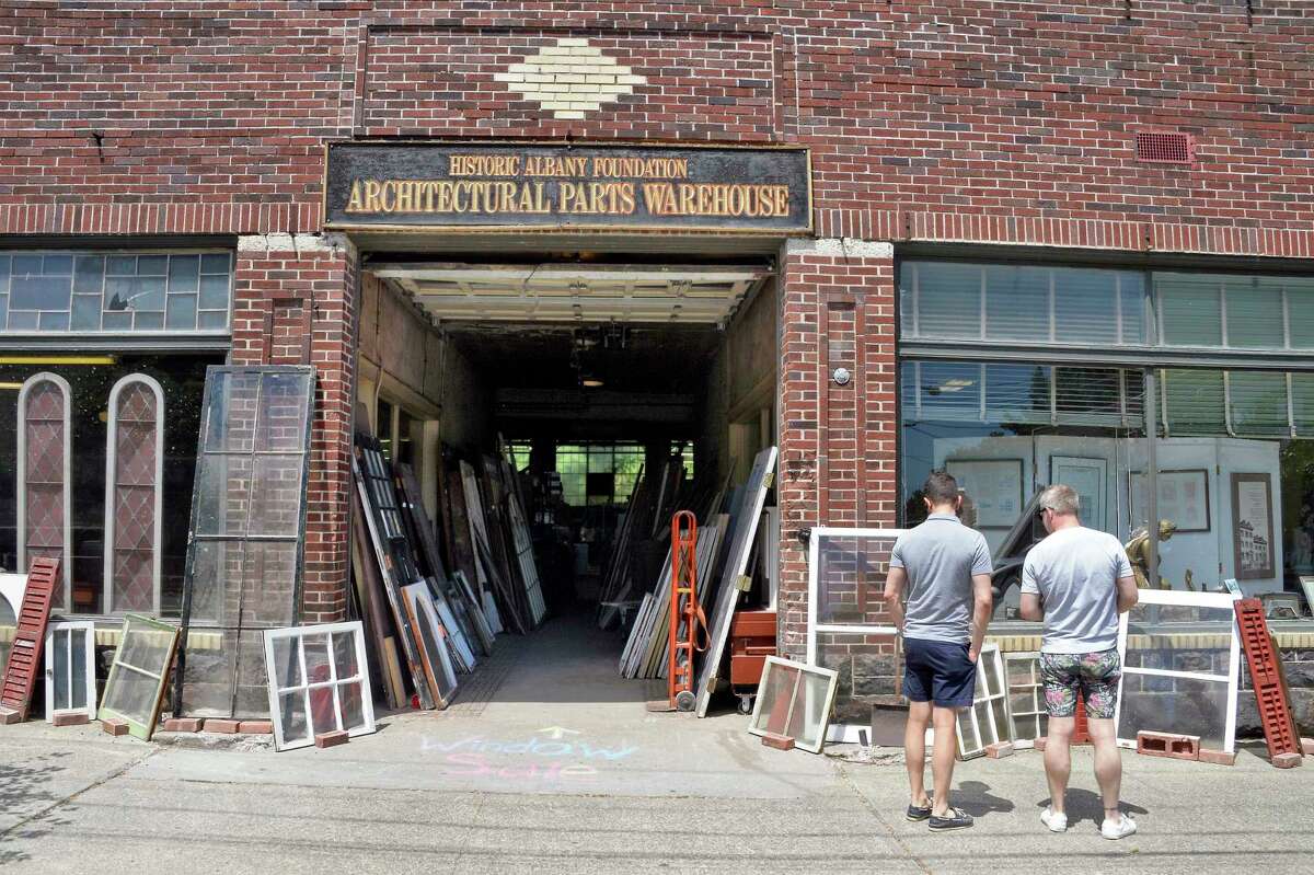 Historic sale draws shoppers to Albany