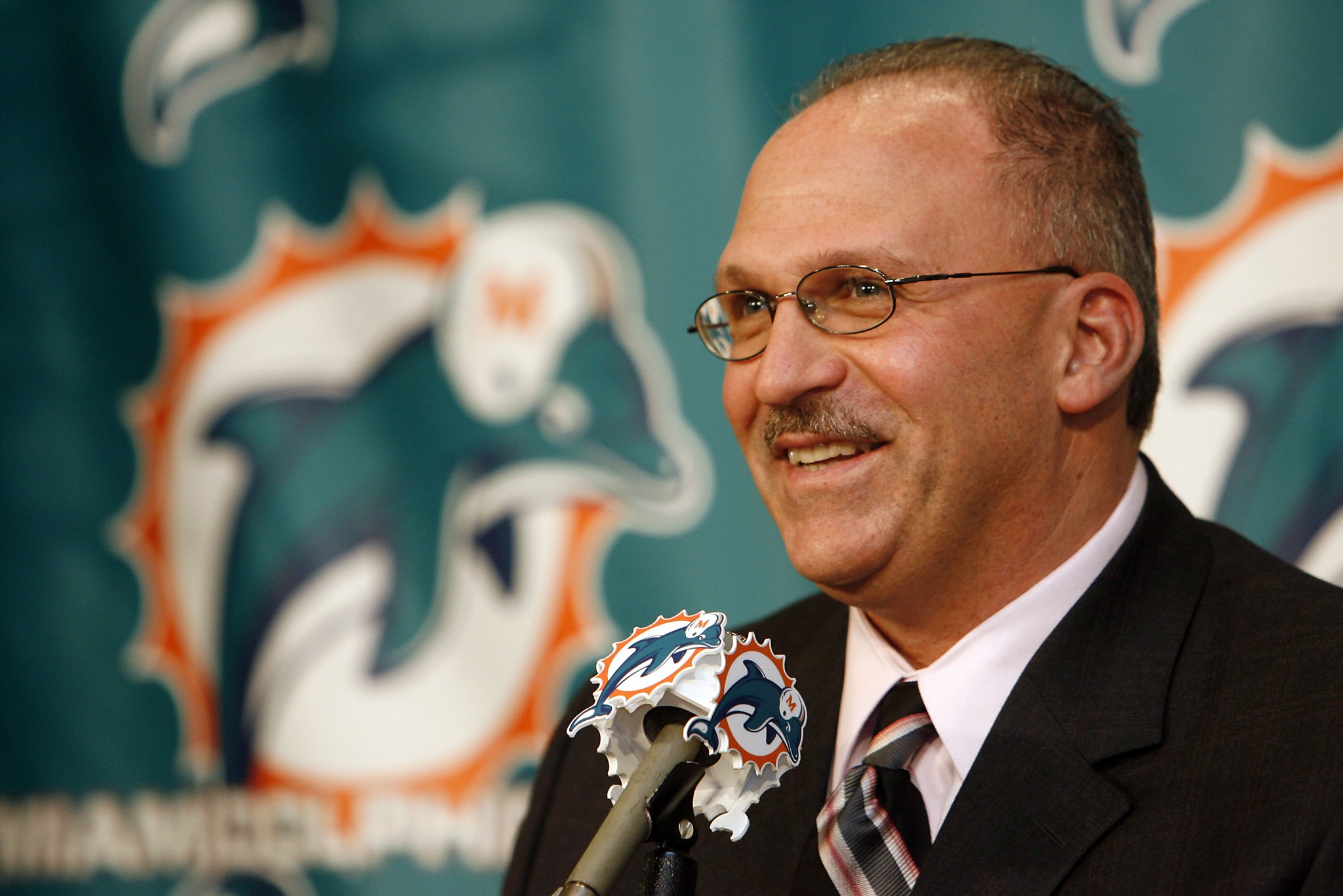 Vikings pick ex-Dolphins head coach Tony Sparano as OL coach