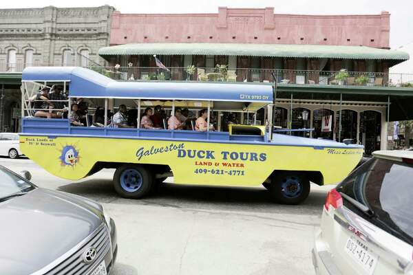 Galveston duck boat operators, passengers unfazed by ...