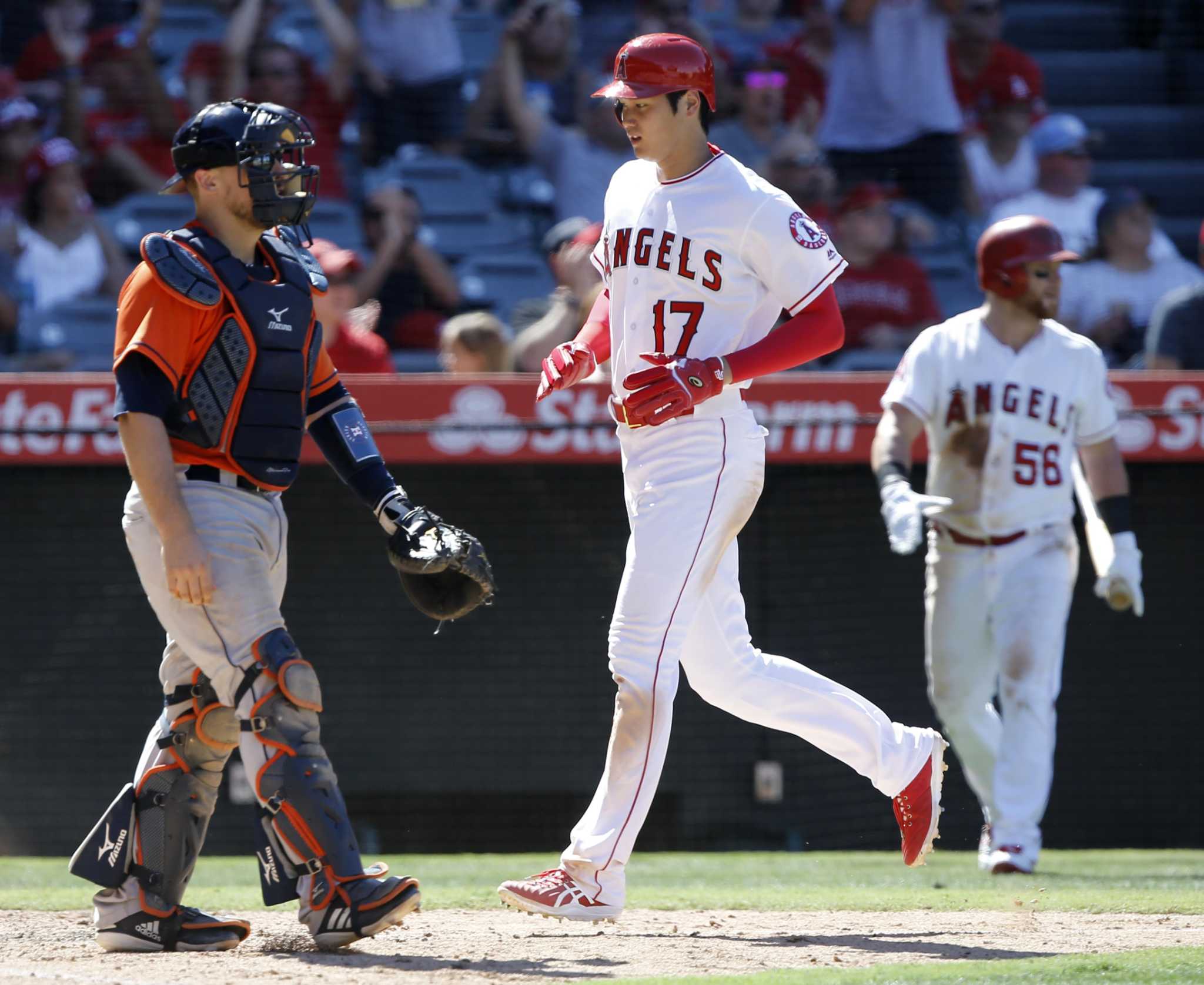 Andrelton Simmons, Shohei Ohtani both injured in Angels' loss