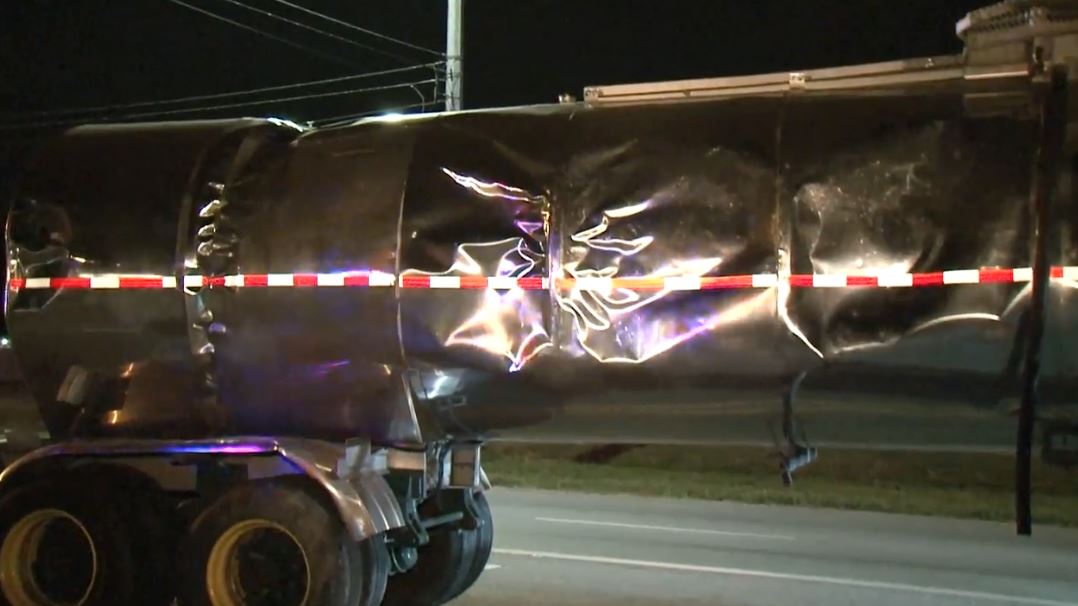 18-wheeler Carrying Antifreeze Overturns In Pearland Area