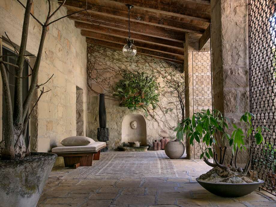 Ellen Degeneres Just Sold Her Italian Style Santa Barbara Mansion