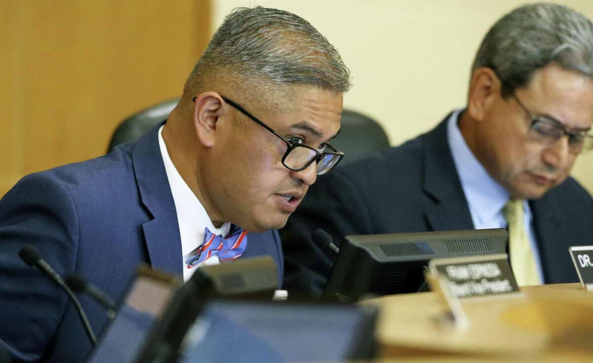 Edgewood ISD’s board welcomed new superintendent Eduardo Hernandez, left, in 2018.