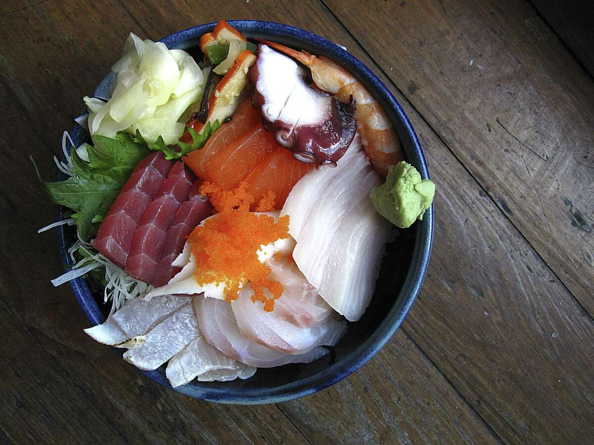 salmon chirashi bowl calories