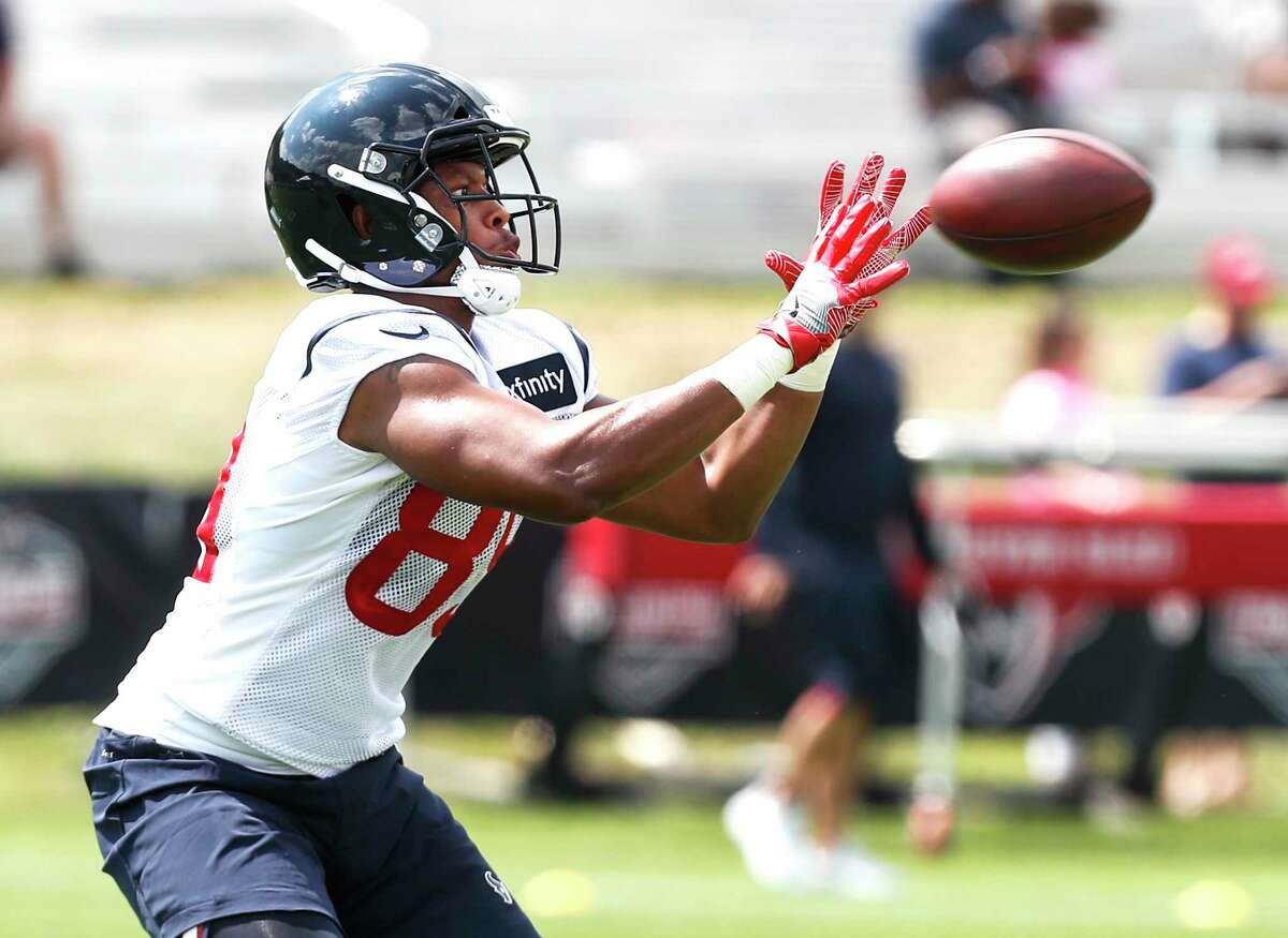 Houston Texans tight end Stephen Anderson (89) reaches out to make a catch during training camp at The Greenbrier Sports Performance Center on Thursday, July 26, 2018, in White Sulphur Springs, W.Va.