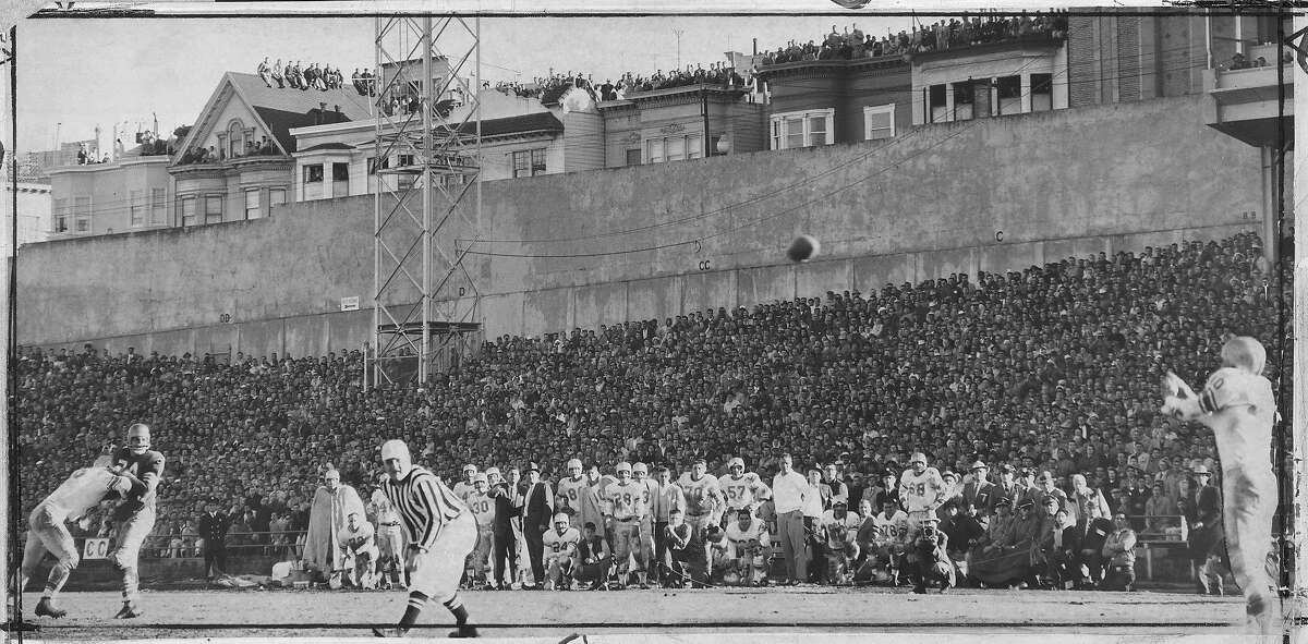 Detroit Lions' Steve Junker caught a 36-yard pass to set up the winning touchdown against the 49ers at Kezar Stadium during the 1957 playoff game. Photo was taken: 12/22/1957.