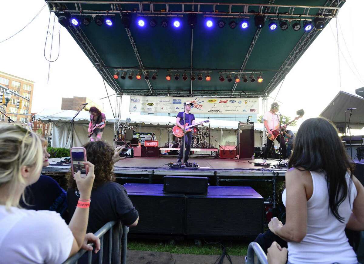 Stamford restaurant owner performs at Alive@Five