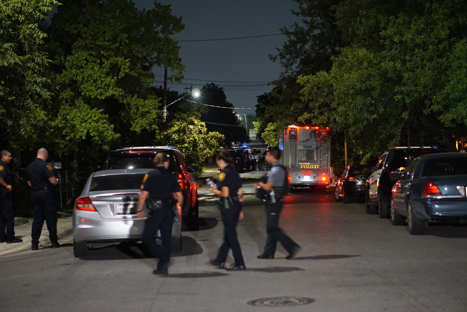 SAPD: Man barricades self in West Side home after threatening neighbor