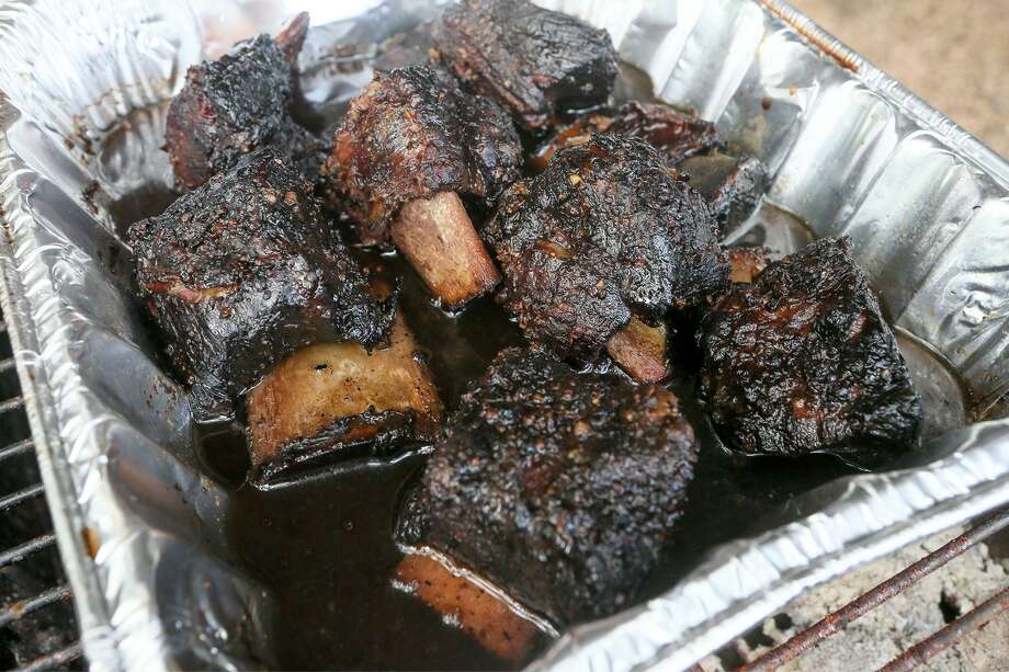 Recipe Smoked Wine-Braised Beef Short Ribs - San Antonio 