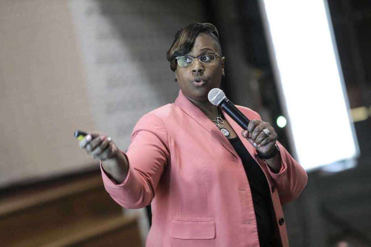 high-ranking-hisd-official-returns-to-work-after-investigation