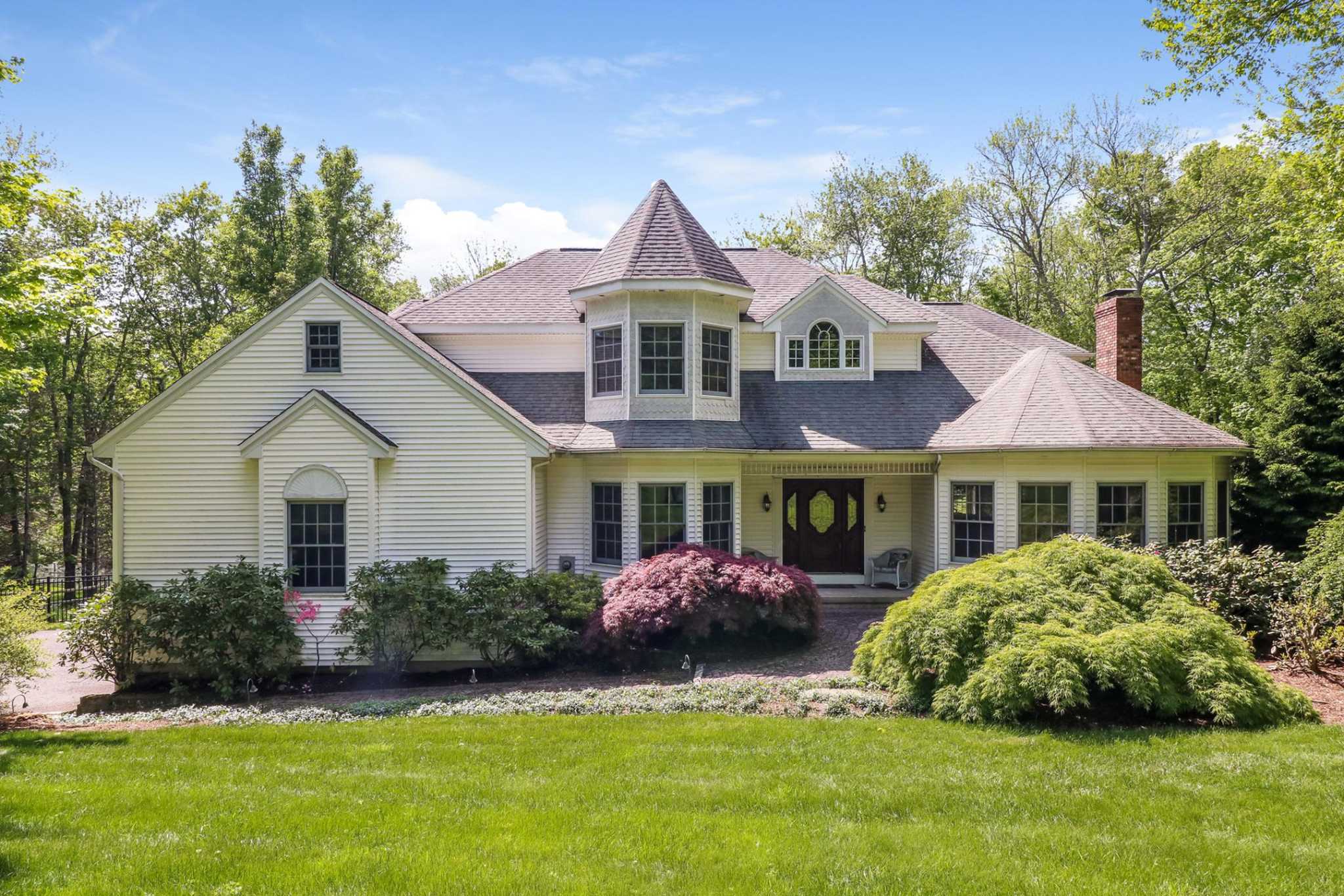 Custom Southbury home with pool in idyllic country setting
