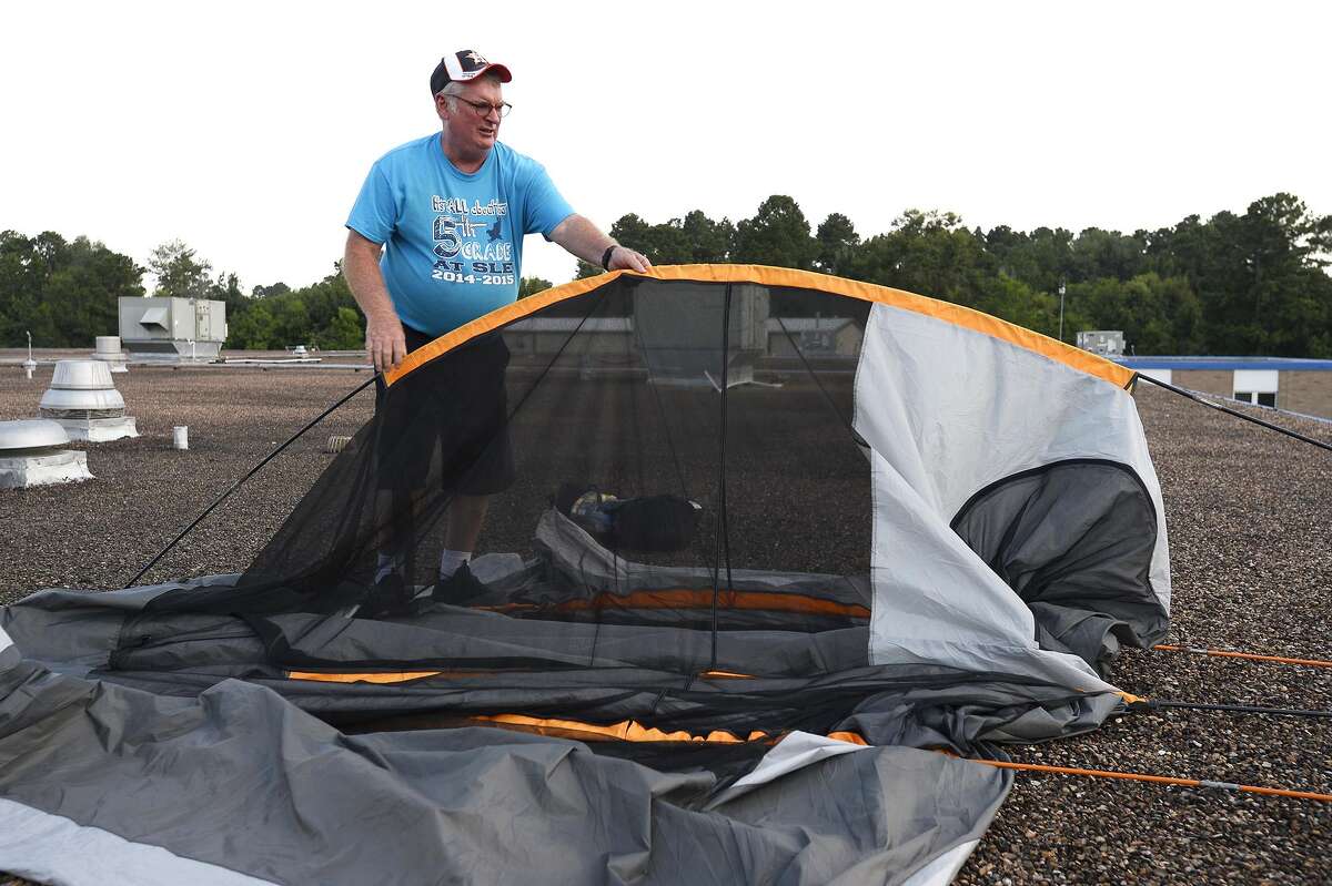 Photos Sour Lake teacher sleeps on school roof to reward students