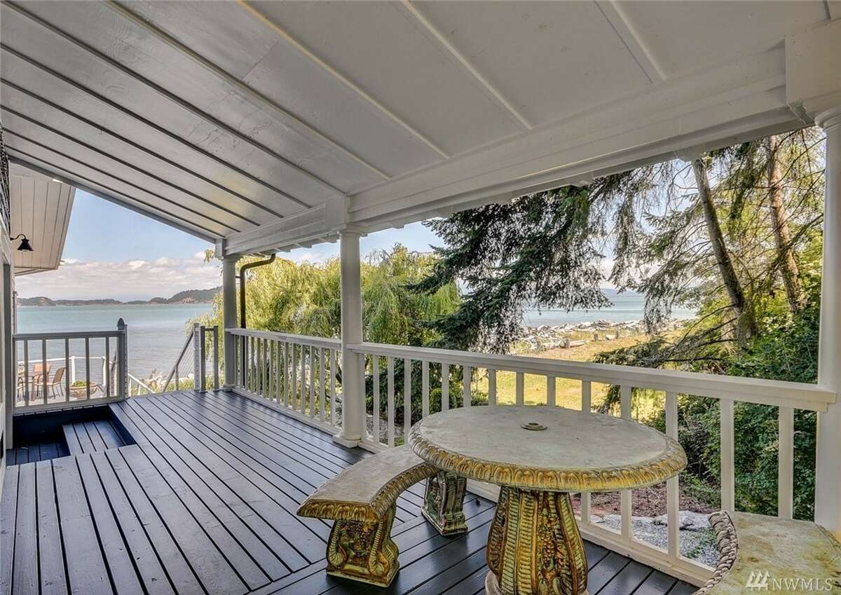 1.65acre waterfront escape on Whidbey Island is under 1M