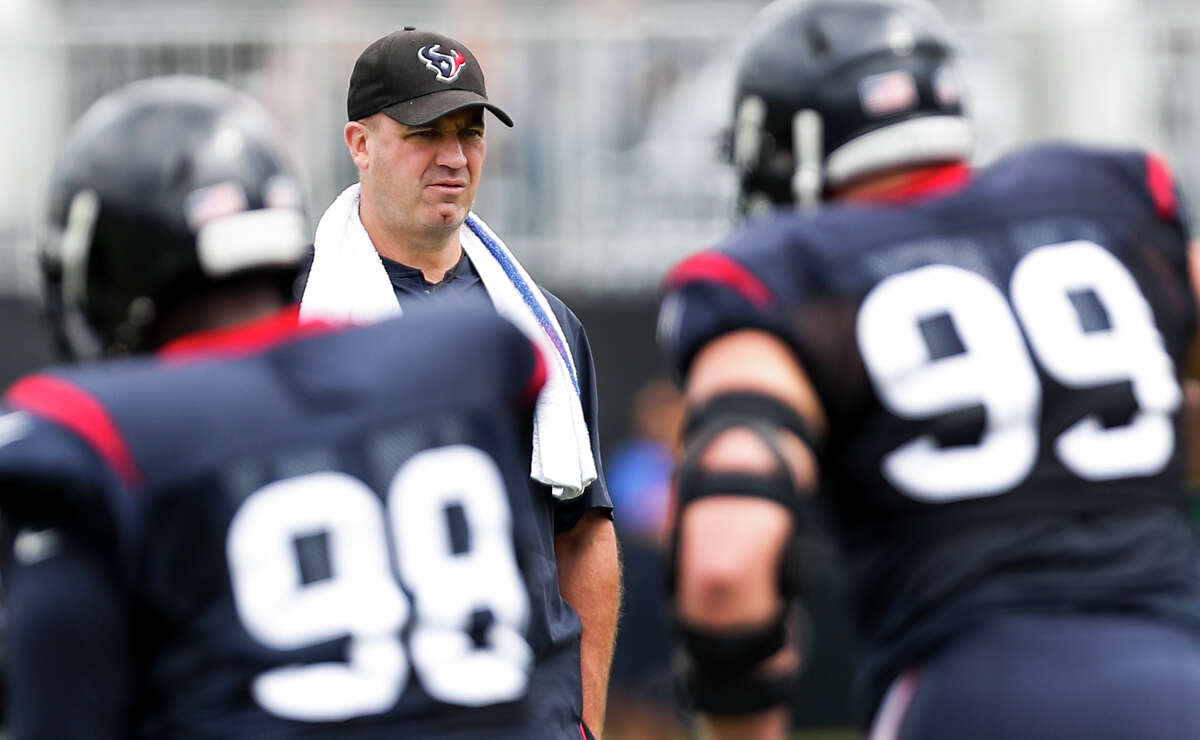 Houston Texans head coach Bill O'Brien watches his defensive linemen work during training camp at the Greenbrier Sports Performance Center on Tuesday, July 31, 2018 in White Sulphur Springs, W.Va.