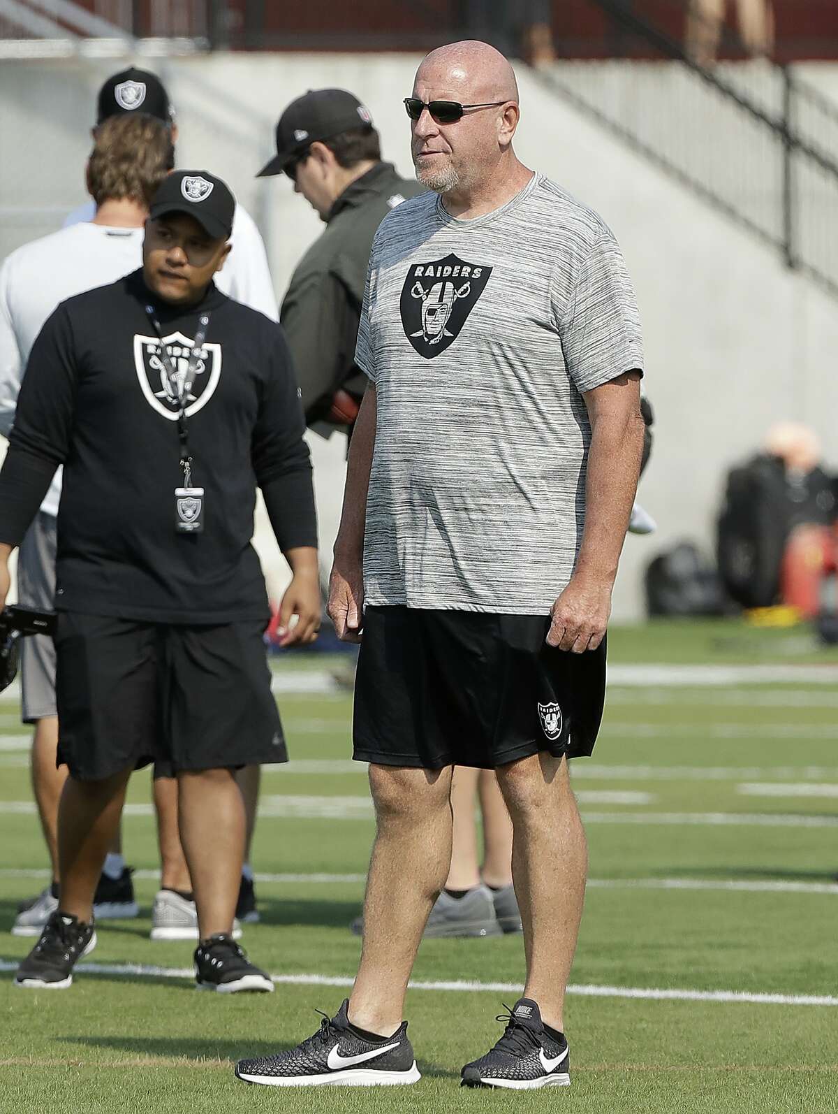 Oakland Raiders offensive line coach Tom Cable watches during NFL football practice in Napa, Calif., Saturday, July 28, 2018. (AP Photo/Jeff Chiu)
