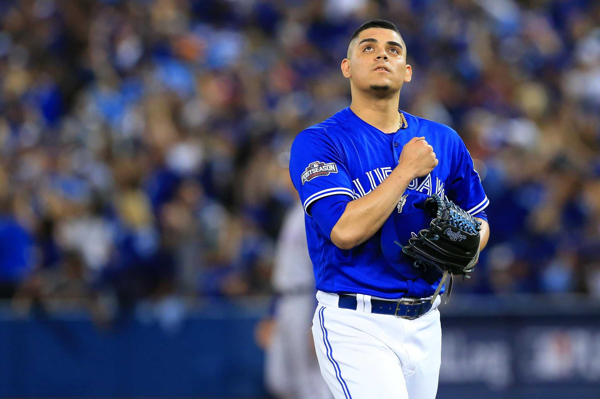 Report: Astros kicked out a fan protesting Roberto Osuna with sign